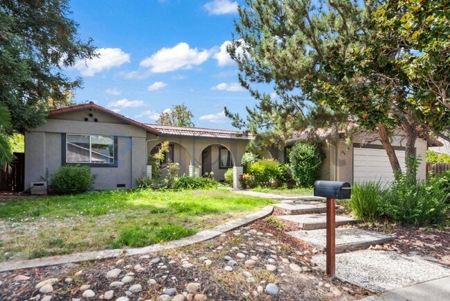 Building Photo - 3038 Stinson Cir