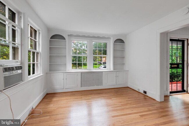 Building Photo - 4215 Chesapeake St NW