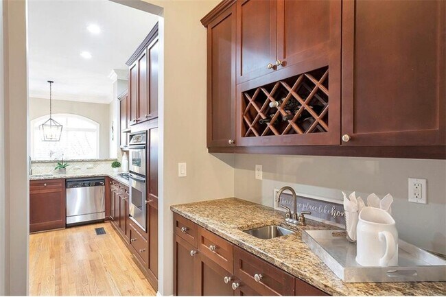 Building Photo - 5408 Glenridge Cove NE