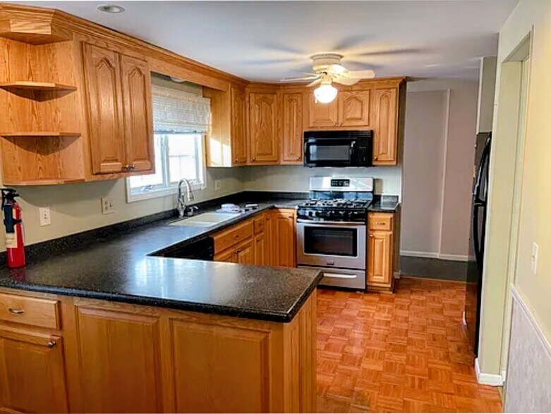 Building Photo - 125 Fairgreen Dr