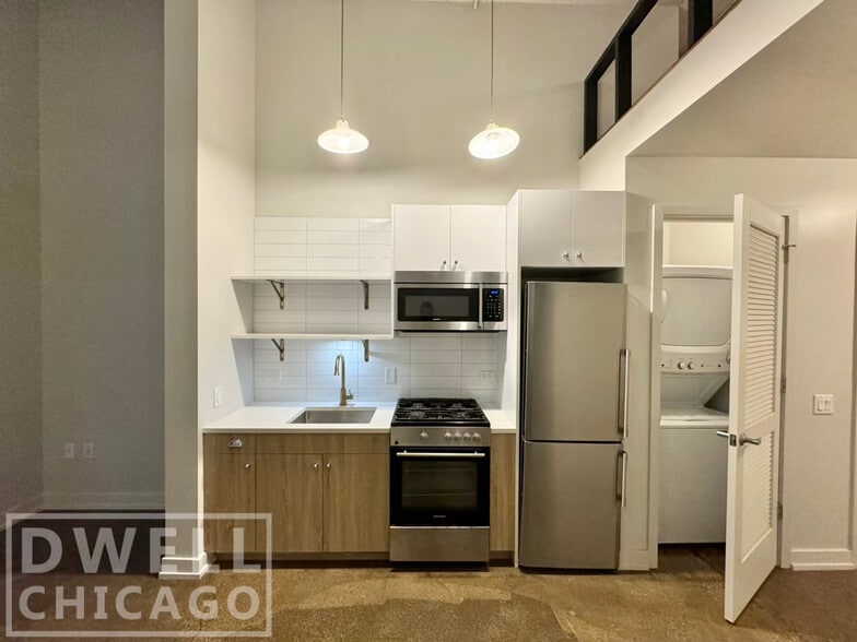 Building Photo - 152 W Huron St