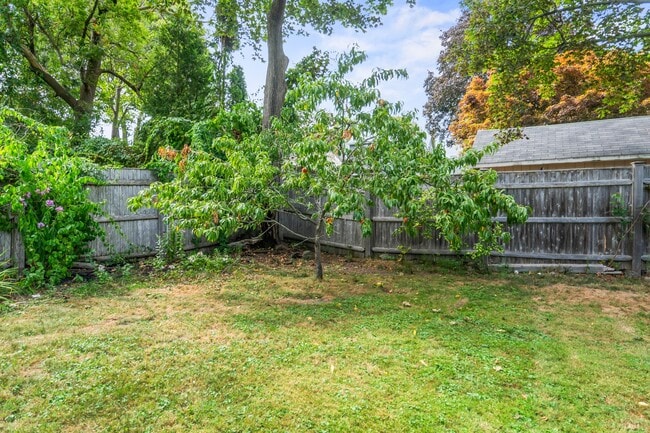 Building Photo - New England Style Farm House for RENT in P...