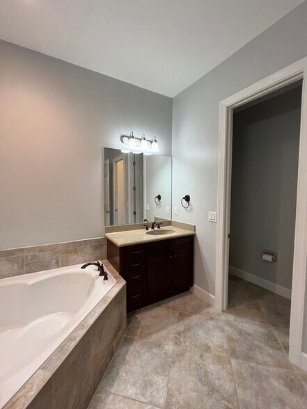 Master Bath - 7877 Clemson St