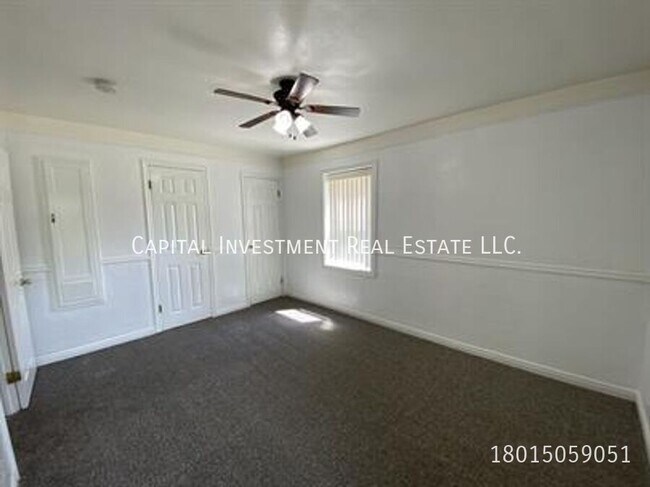 Building Photo - 236 400 S