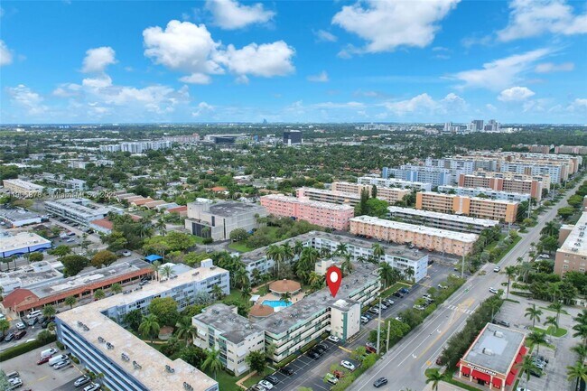 Building Photo - 1333 E Hallandale Beach Blvd