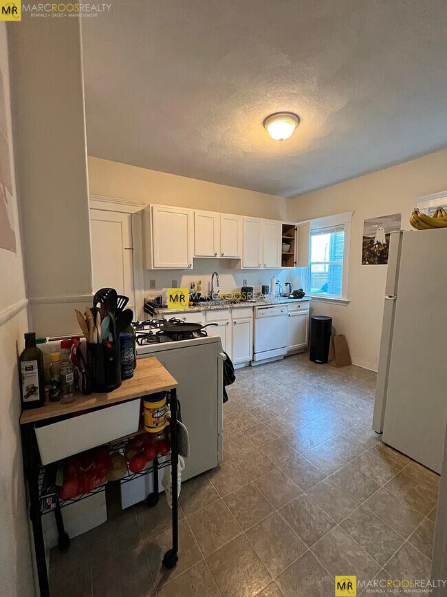 Building Photo - 12 Pinkham Rd