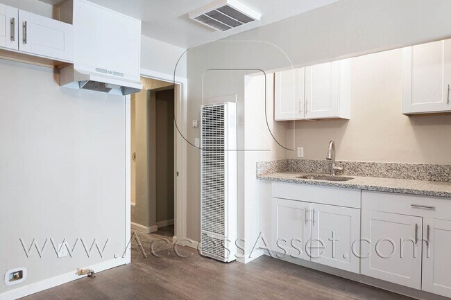 Building Photo - Cozy And Charming 2 Bed/1 Bath Duplex In Perris!