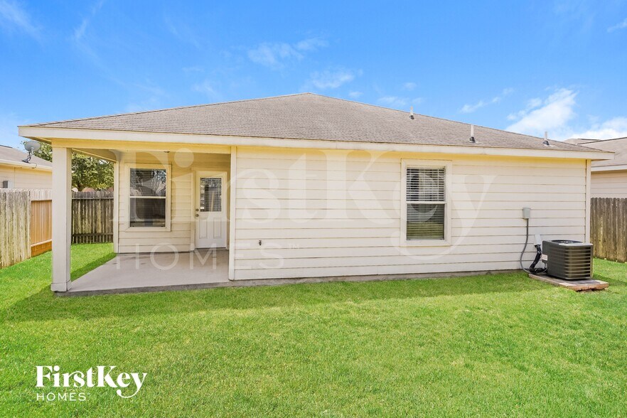 Building Photo - 7111 Lilac Manor Ln