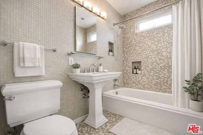 Building Photo - 2822 11th St