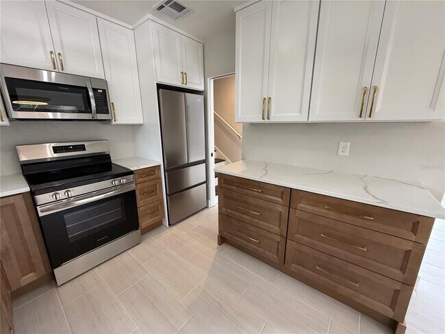 Building Photo - 3135 Alta Vista St