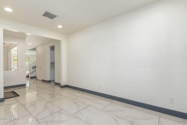 Building Photo - 9567 W Robin Ln