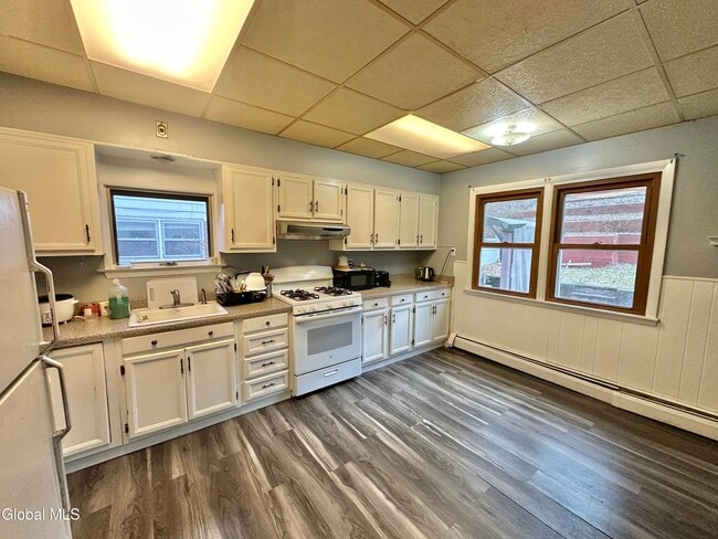 Building Photo - 36 Daytona Ave