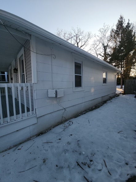 Building Photo - 207 Drummond Ave