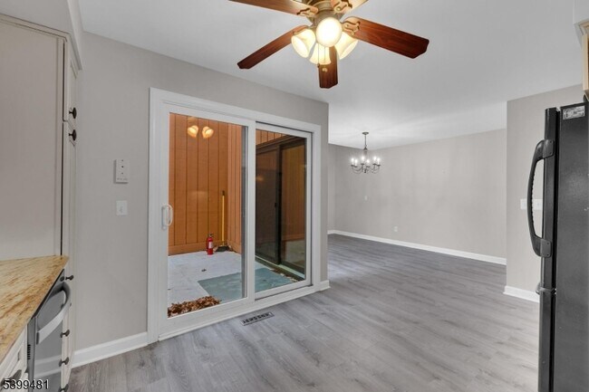 Building Photo - 107 Wimbledon Square