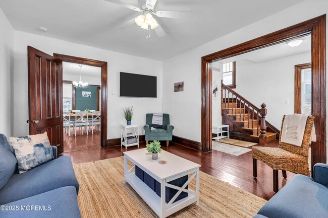 Building Photo - 6 Center St