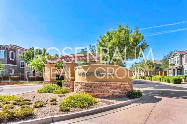 Building Photo - Beautiful 3-bedrooms, 2.5-baths townhouse ...