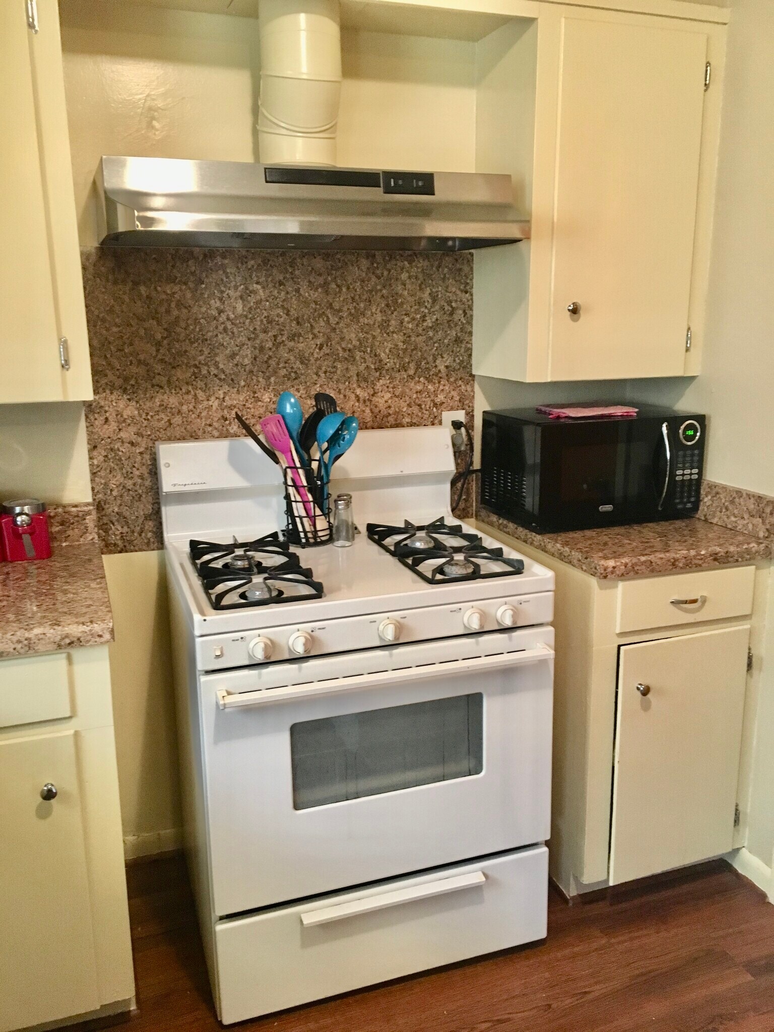 Gas stove - 217 Mitchell St