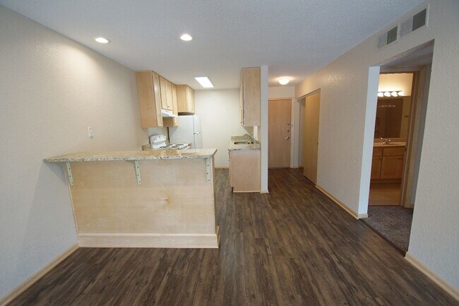 Building Photo - Pinto Suite