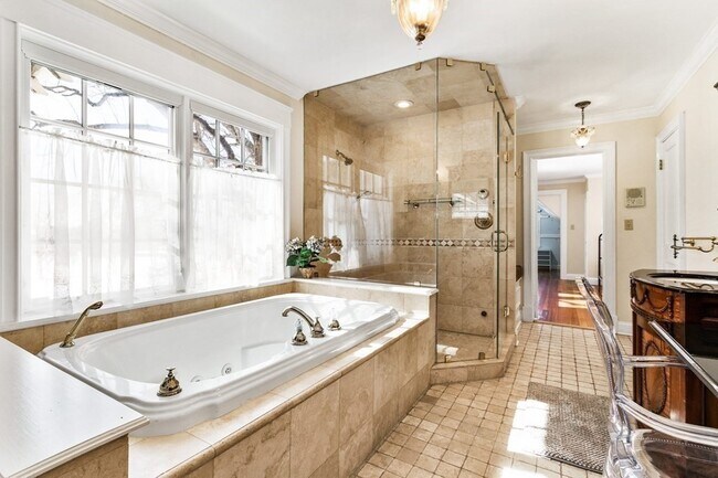 Building Photo - 115 Aspen Ave