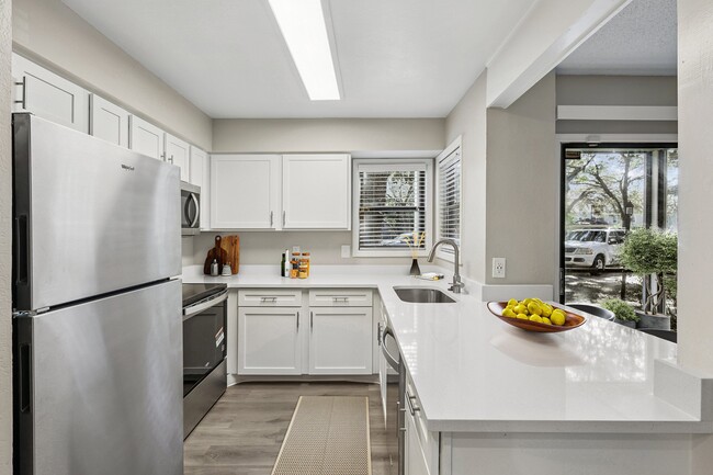 Building Photo - Oak Ramble