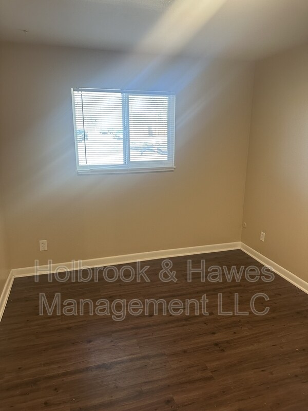 Building Photo - 540 Irish Dr