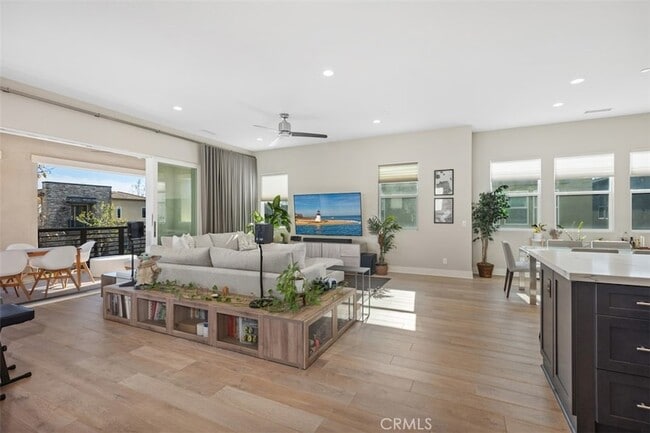 Building Photo - 227 Follyhatch