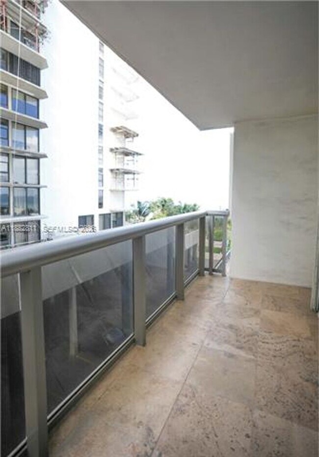 Building Photo - 6039 Collins Ave