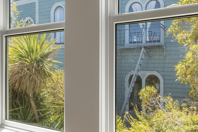 Building Photo - 439 Oak St