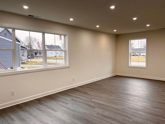 Building Photo - 1218 N Apperson Way