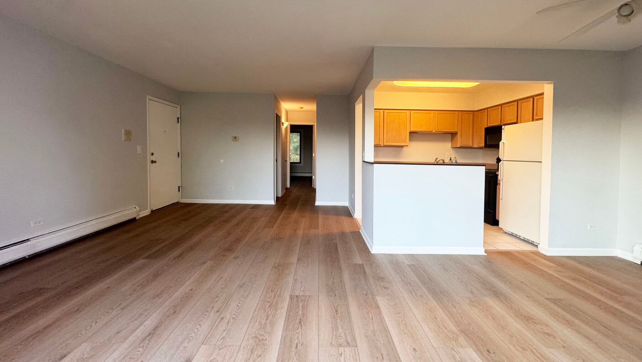 Building Photo - 995 S Ct of Shorewood
