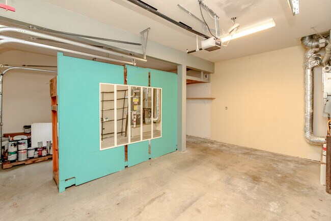 Building Photo - 1566 Jensen Ave