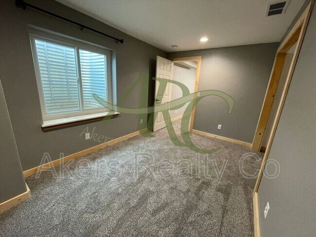 Building Photo - 965 N Cimarron Dr