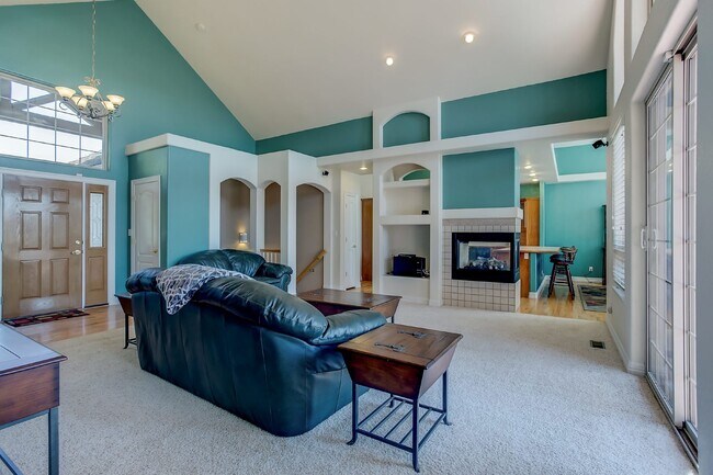 Building Photo - Beautiful Home in Gated Community