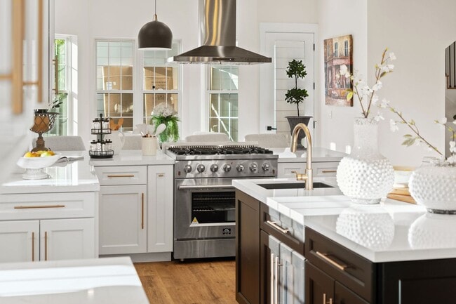 Building Photo - $11,995 - Stunning Executive Estate in Wil...