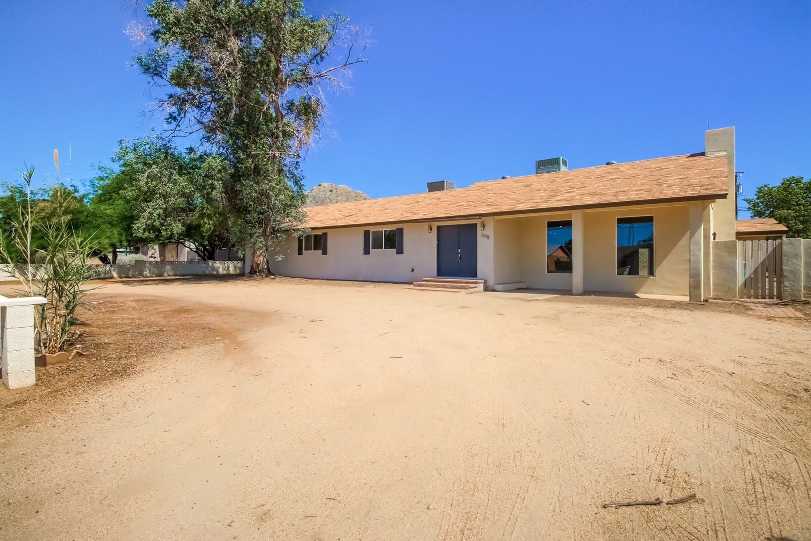 Building Photo - 2618 E Sweetwater Ave