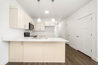 Building Photo - Lar-13714 S Hanley Ln #HH303 Riverton, UT 84096