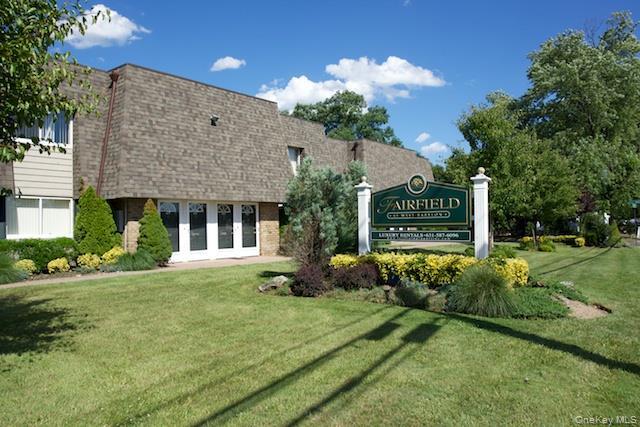 Building Photo - 475 Little East Neck Rd