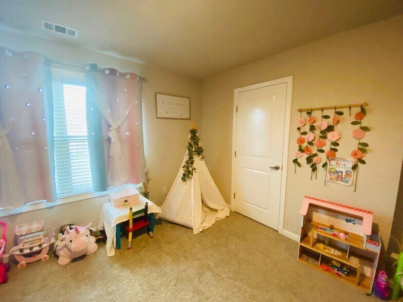 Building Photo - 5274 Sophia Downs Ct