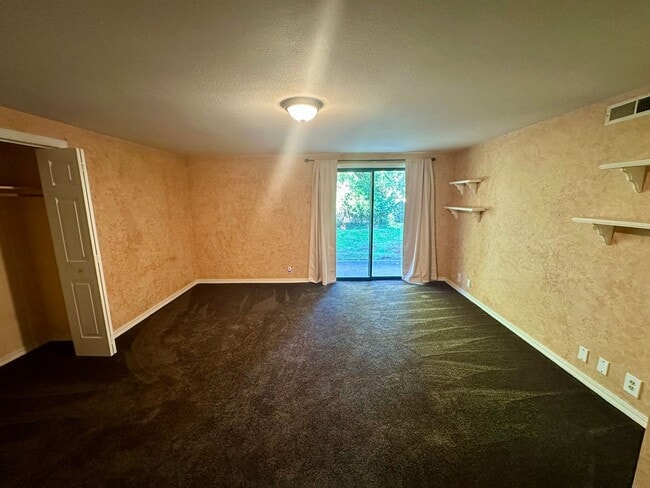 Building Photo - Light Filled 4 Bedroom 2.5 Bathroom Two-St...