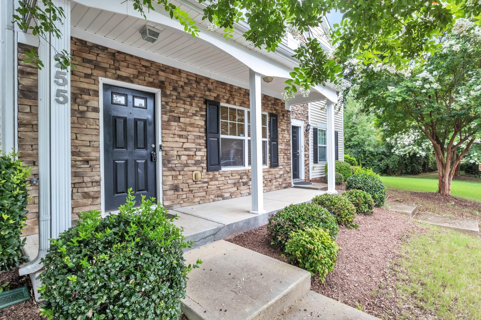 Building Photo - 255 Hampshire Downs Dr