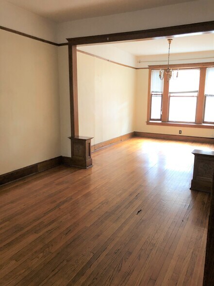 Building Photo - 3326 N Clark St