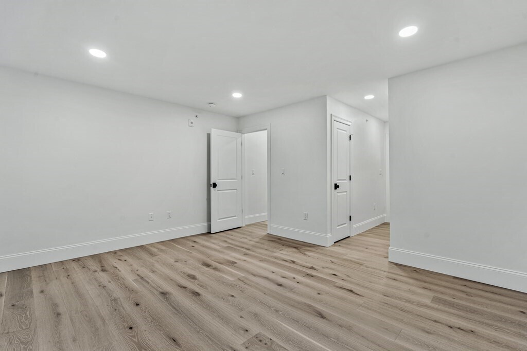 Building Photo - 19 Lily Pond Ln