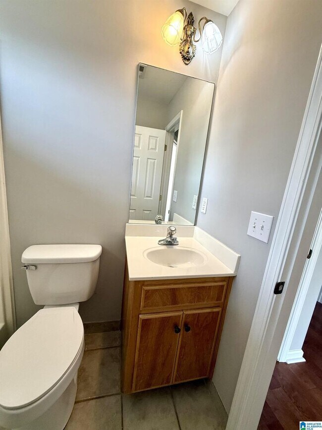 Building Photo - 3 Bed 2 Bath Home In Calera With 2 Car Garage And Fenced In Back Yard