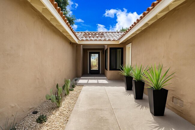 Building Photo - 179 Gran Via