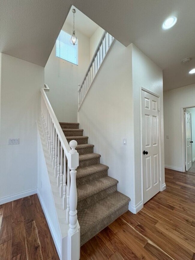 Building Photo - 4 Bedroom Menifee home available now for l...