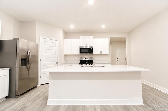 Building Photo - 530 Bridle Way