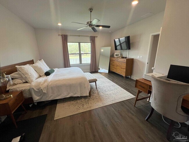 Building Photo - 8026 Burnside Lp