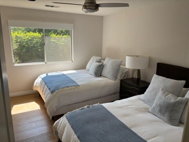 Building Photo - 3 Bedroom 2 Bath Short Term Rental