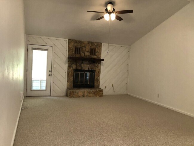 Building Photo - 3499 Bear Creek Rd