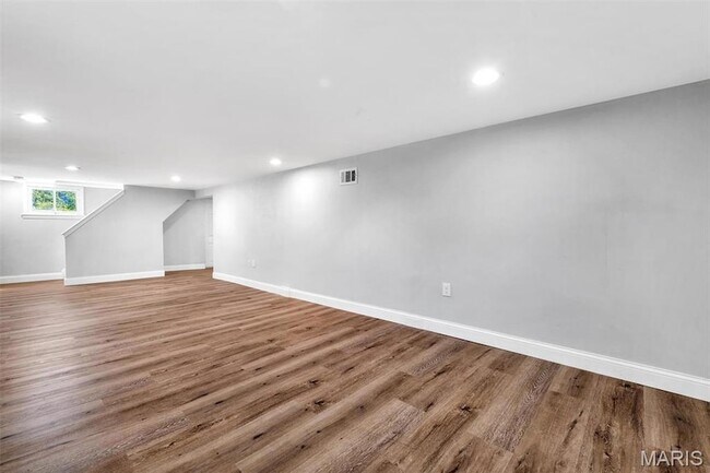 Building Photo - 330 Chambers Rd